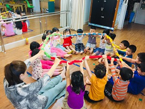 Giờ âm nhạc cùng các bạn nhỏ lớp Venus 3